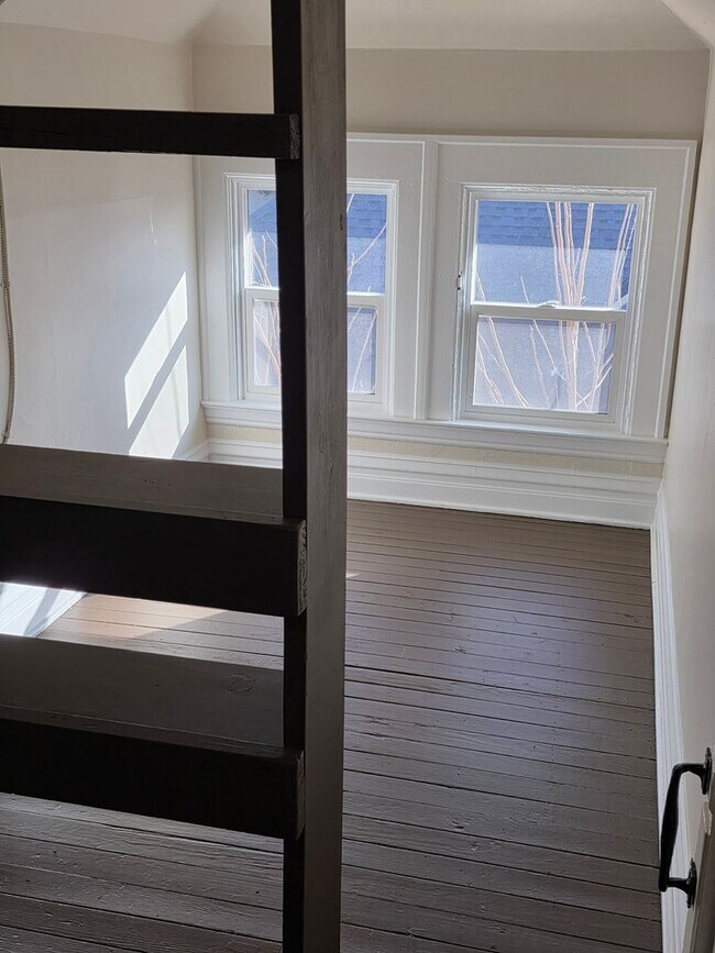 Building Photo - King George