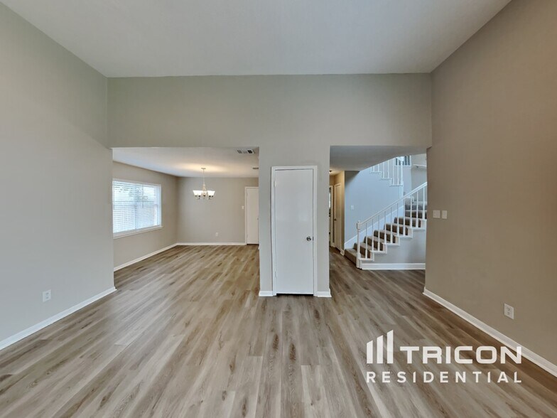 Building Photo - 5711 Kiowa Timbers Dr