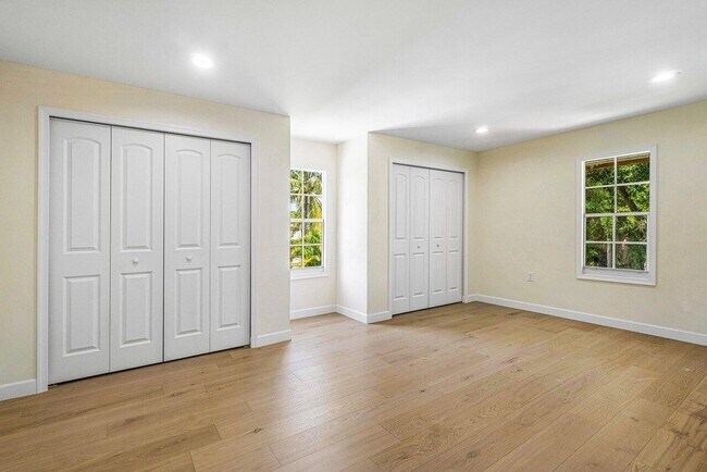 Building Photo - 370 Marlborough Rd