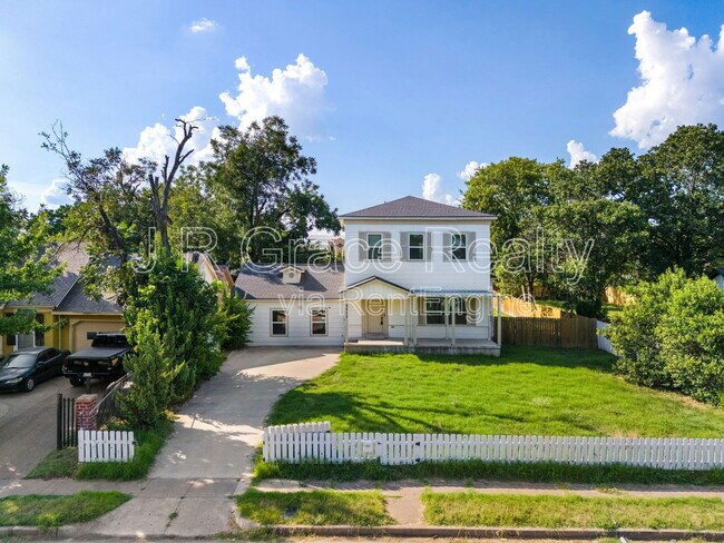 Building Photo - 2317 Maple Ave