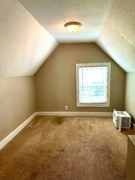 Building Photo - 1211 21st St