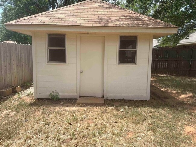 Building Photo - 2 Bayberry Ct