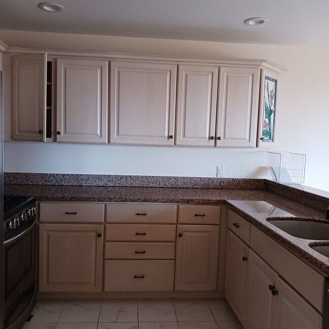 Building Photo - Great Condo Pebble Beach with Ocena Views