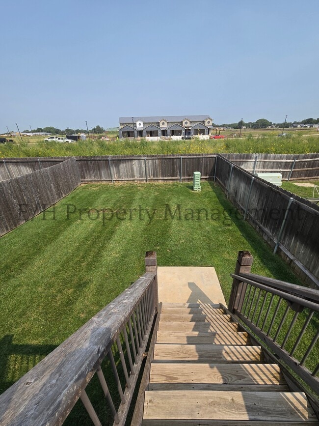 Building Photo - 2220 E Village Estates Dr