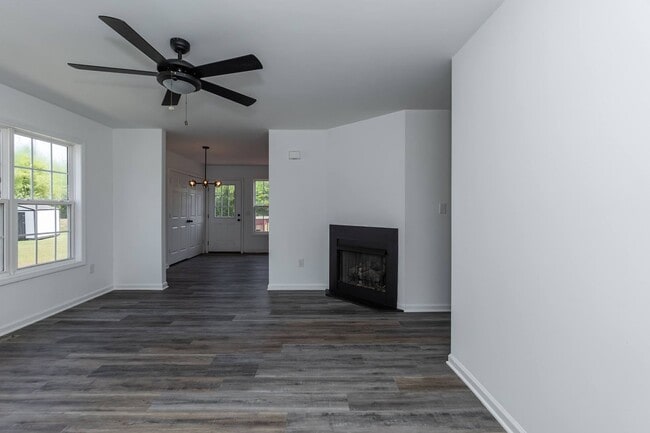 Building Photo - Beautiful Updated Home!