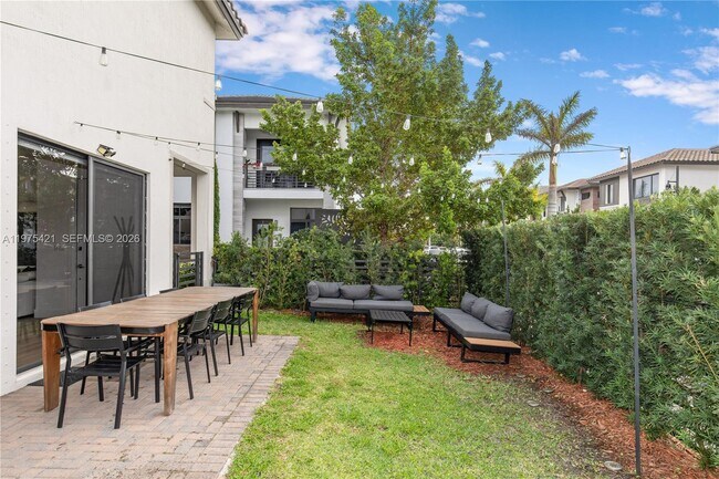 Building Photo - 4301 NW 81st Ct