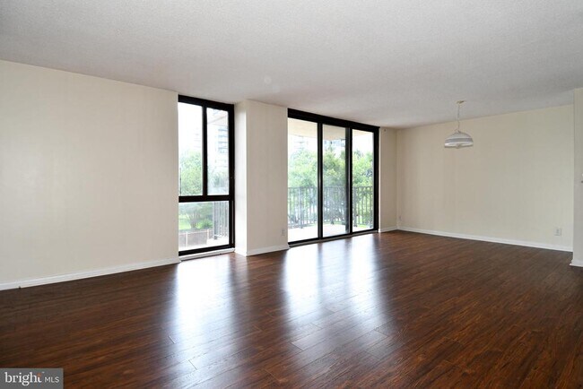 Building Photo - 6800 Fleetwood Rd