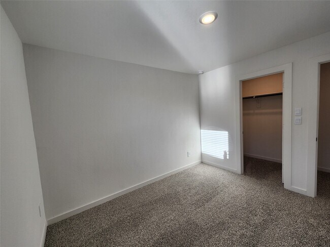 Building Photo - 30622 Wicklow Gdns Dr