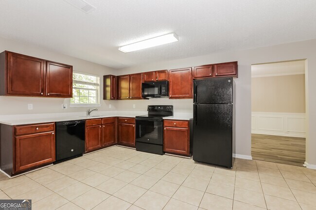 Building Photo - 665 Lakeridge Ct