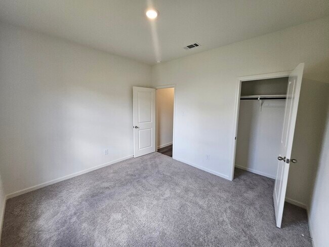Building Photo - Brand new 5 bed & 3 bath home in EMISD