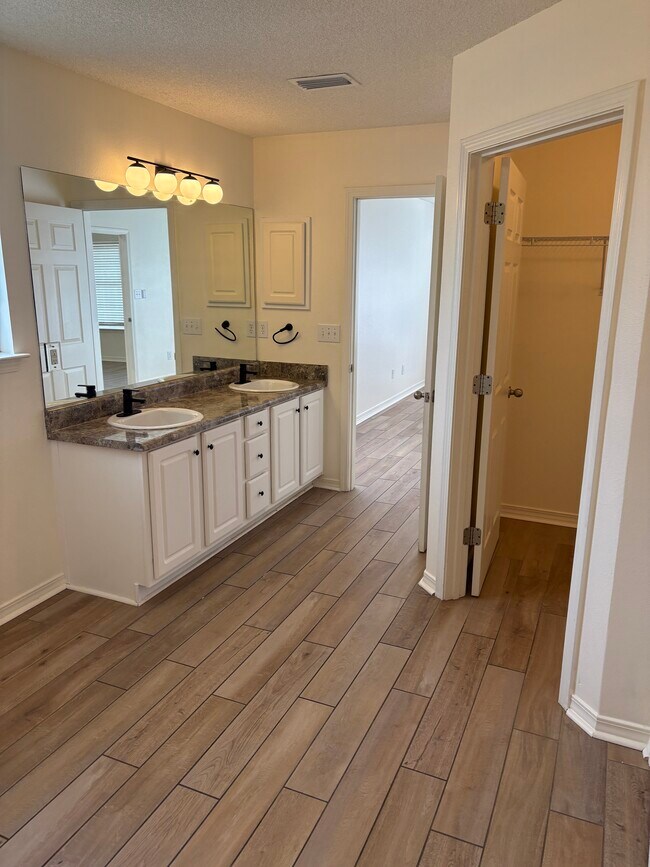 Building Photo - 342 Manchester Ln