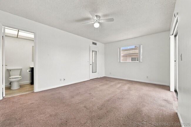 Building Photo - 809 Flanders Q