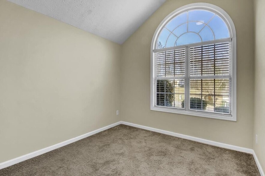 Building Photo - 40 Elisabeth Way