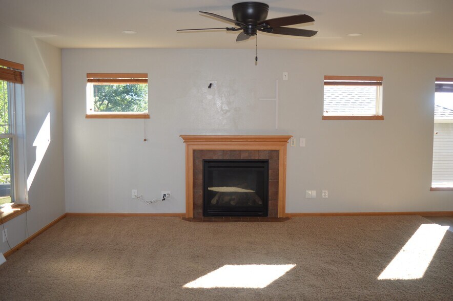Building Photo - 8921 Snowberry Ln