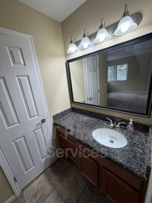 Building Photo - 3715 Tallyho Dr