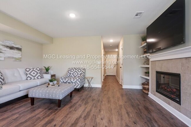 Building Photo - Serrano Townhomes: Move-In Ready! Updated Townhome with Garage + Walkout Basement
