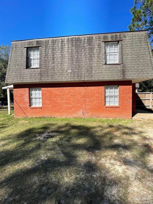 Building Photo - 1121 Lake Dr