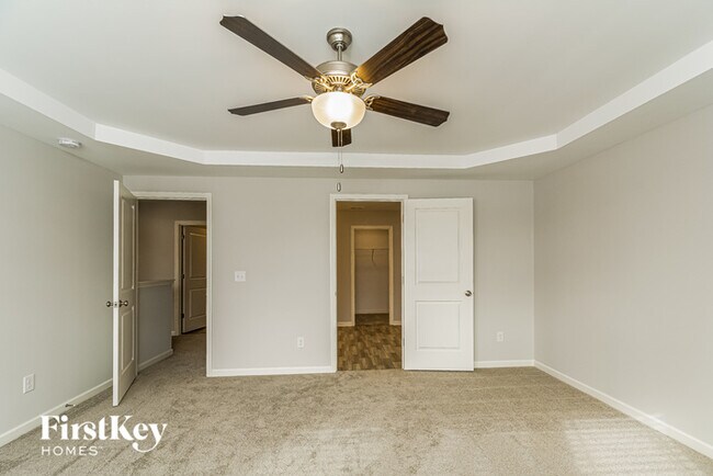Building Photo - 135 Hillview Dr