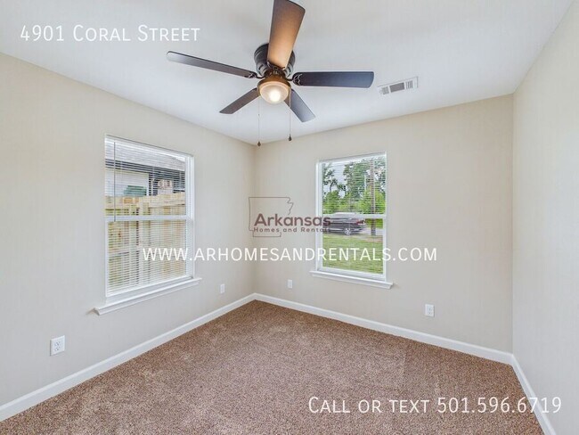 Building Photo - 4901 Coral St