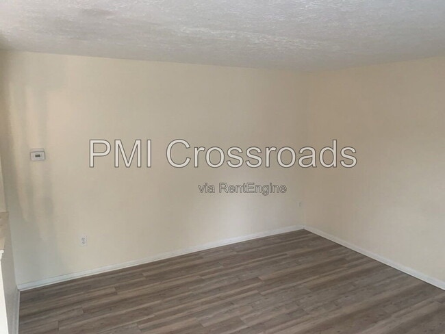 Building Photo - 7490 Stonetrail Way