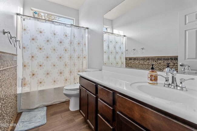 Building Photo - Las Brisas Beauty