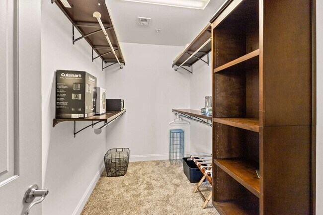 Building Photo - Luxury resort-style living: Fully furnished condo on the Cumberland River less than 25 miles from...