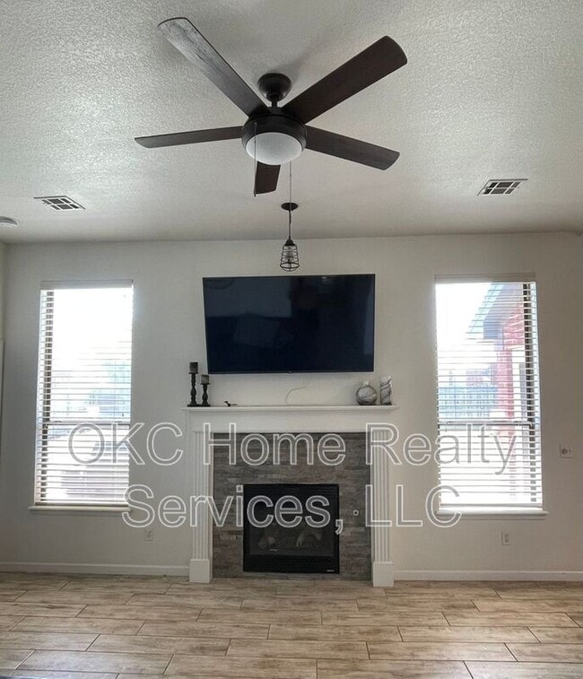 Building Photo - 16409 Otter Dr