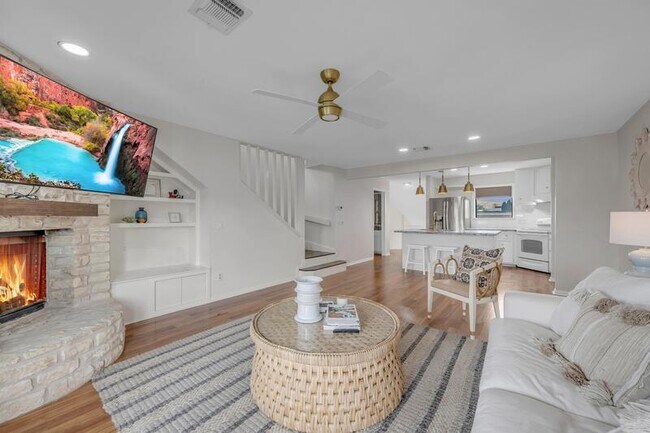 Building Photo - 604 Port