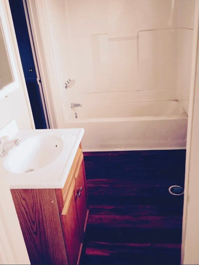 Building Photo - 118 Robinson Rd