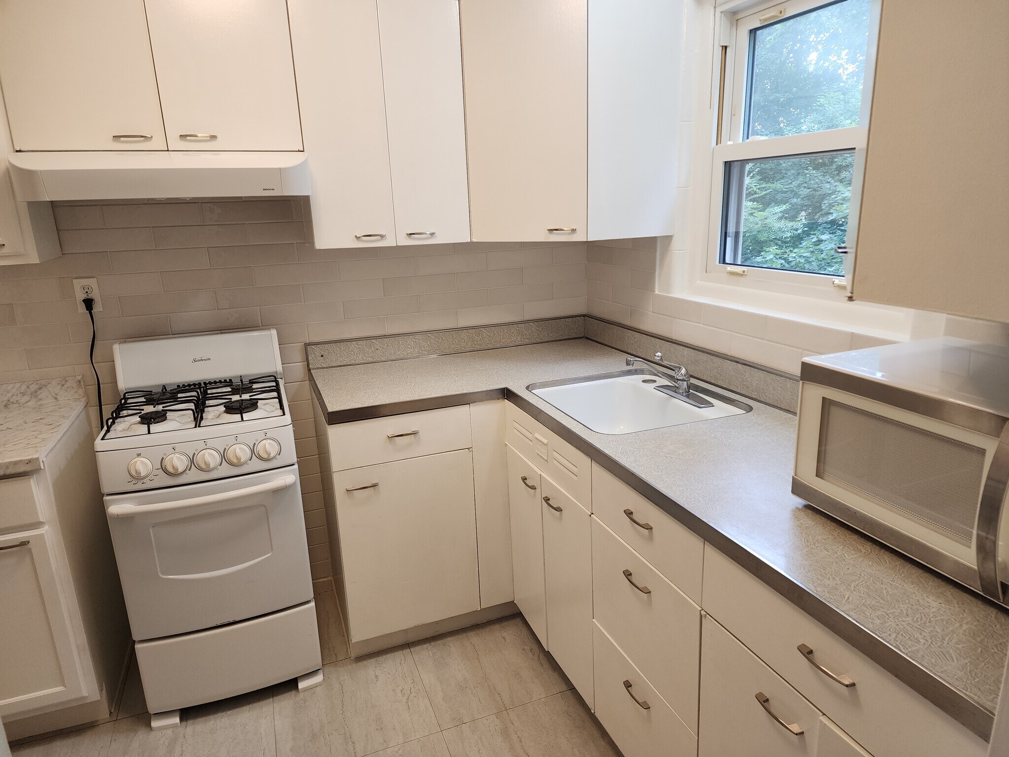 Building Photo - 49 Howard Ave