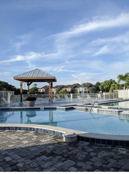 Building Photo - 201 Santa Clara Dr