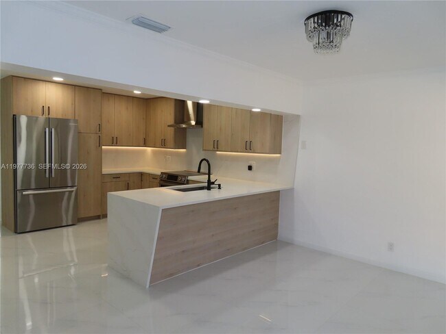 Building Photo - 1675 NE 45th St