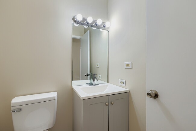 Building Photo - 651 White Ct