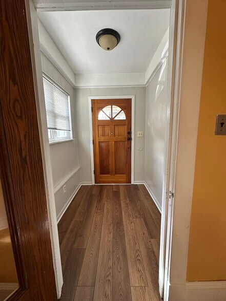 Building Photo - 437 Clark St