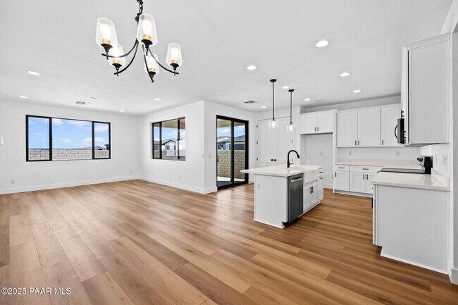 Building Photo - 5992 Finch Pl