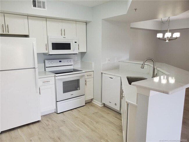 Building Photo - 3617 NW Adriatic Ln