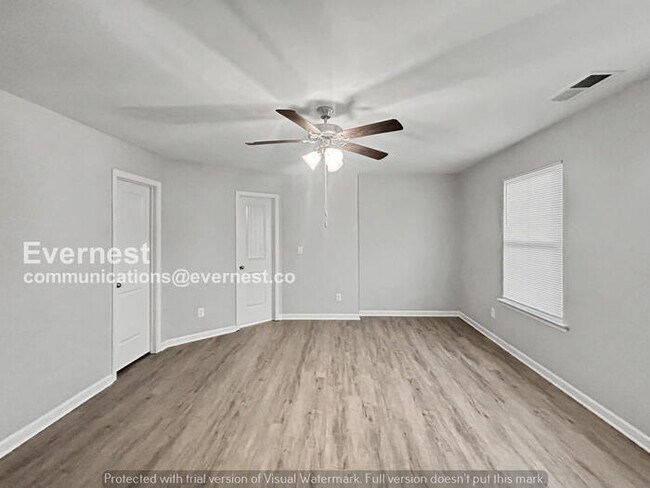 Building Photo - 3 Bed, 2.5 Bath Home with Attached Garage / Pet-Friendly / Available Now!