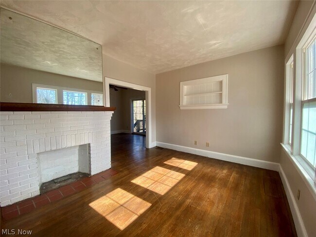 Building Photo - 623 Doris Ave