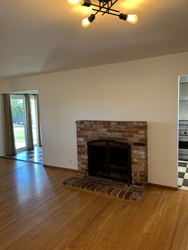 Building Photo - 2634 Emma Dr