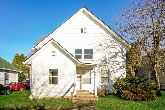 Building Photo - 135NE