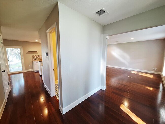 Building Photo - 8513 Portage Cove