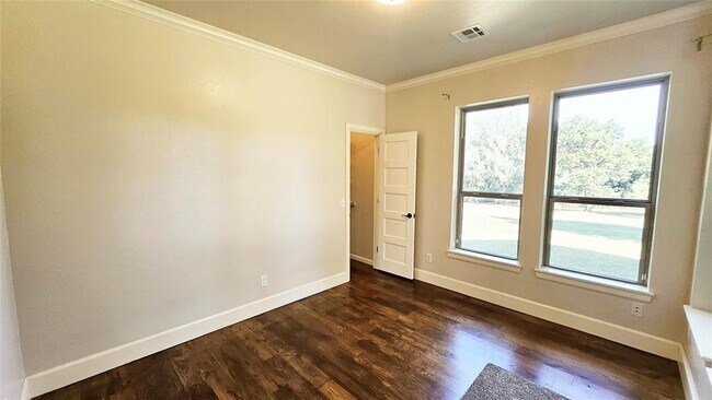 Building Photo - 6301 Hilltop Dr