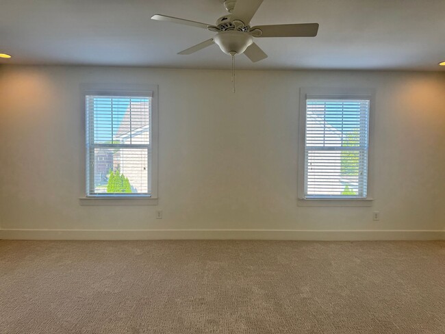Building Photo - Beautiful 3BR Townhome in Franklin