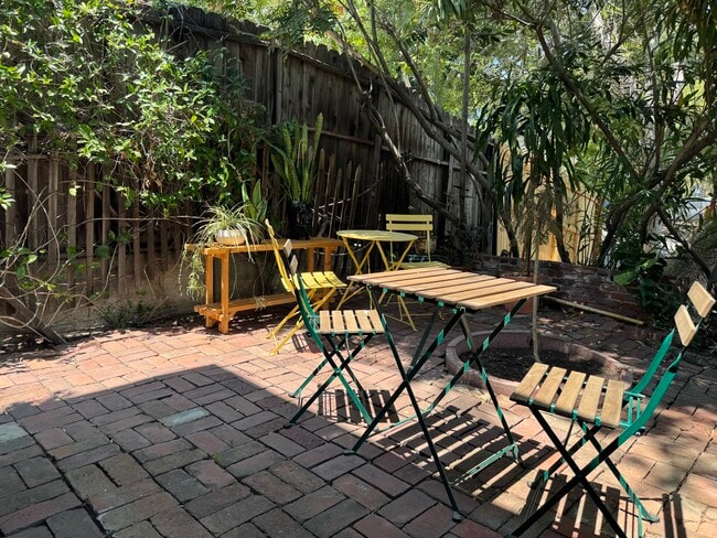 Front Patio - 2816 Waverly Dr