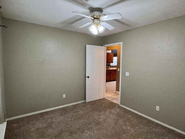 Building Photo - Spacious 3 bed 2 bath in Edmond!
