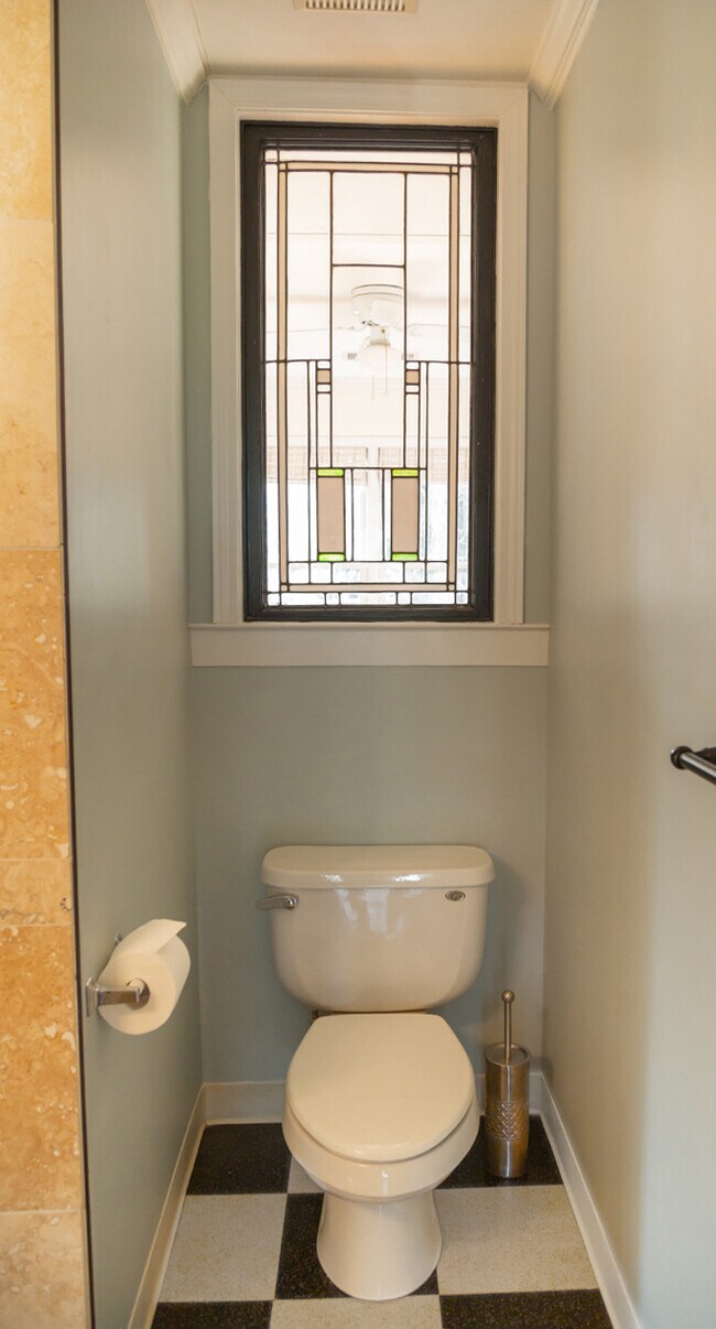 Building Photo - 333 Mathews Ave NE