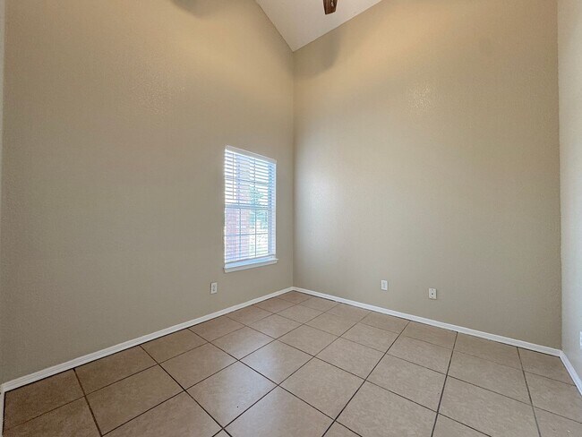 Building Photo - Northeast El Paso 4 Bed, 2 Bath close to Ft Bliss!