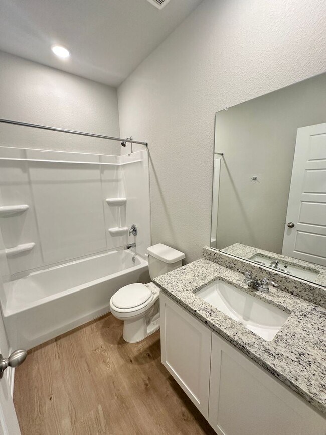 Building Photo - Luxury 3-Bed, 2-Bath in Emma Park!