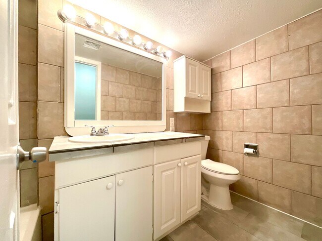 Building Photo - 602 Lovett Ave