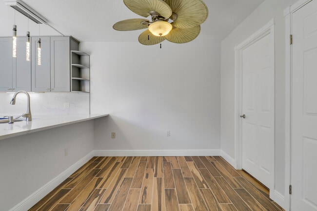 Building Photo - 2324 23rd Ct